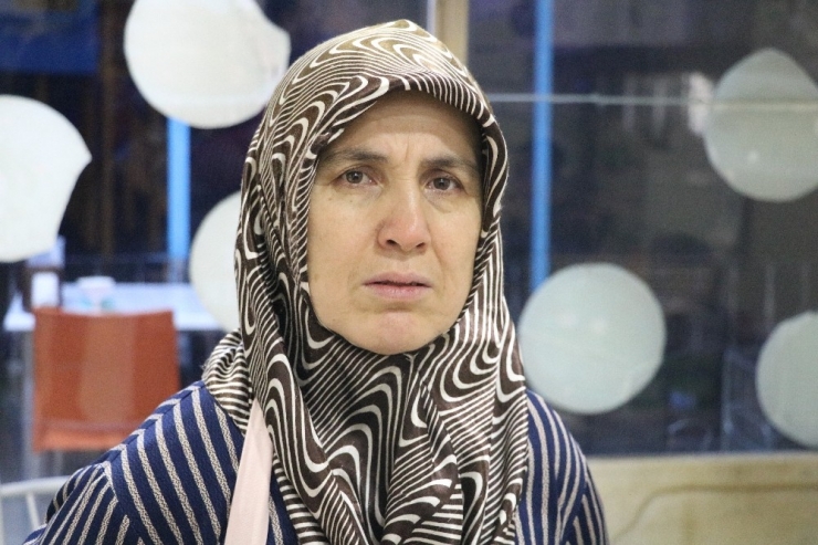 Çalışanı Telefonunu Çaldı Gözyaşlarına Boğuldu