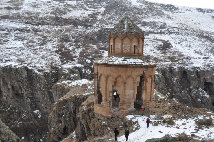 Karslı Dağcılar Yeni Rotalarla Turizme Hizmet Veriyor