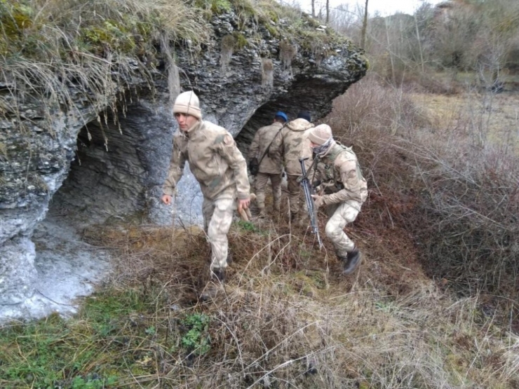 Kastamonu’da Komandolar, Kayıp Şahsı Arıyor