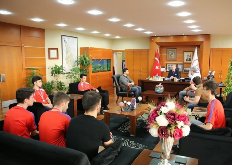 Bayrampaşalı Genç Boksörlerden Büyük Başarı