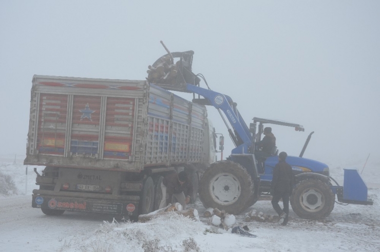 Demirci’de Fırtına Ve Tipi Etkili Oluyor