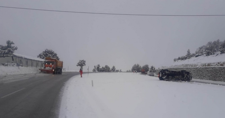 Mersin’de İşçi Servisi Devrildi: 4 Yaralı