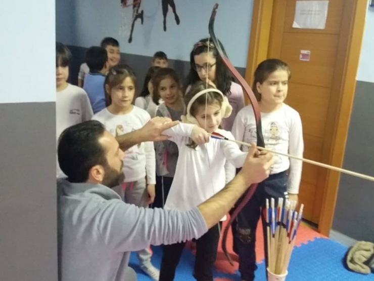 Öğrencilere Okçuluk Eğitimi