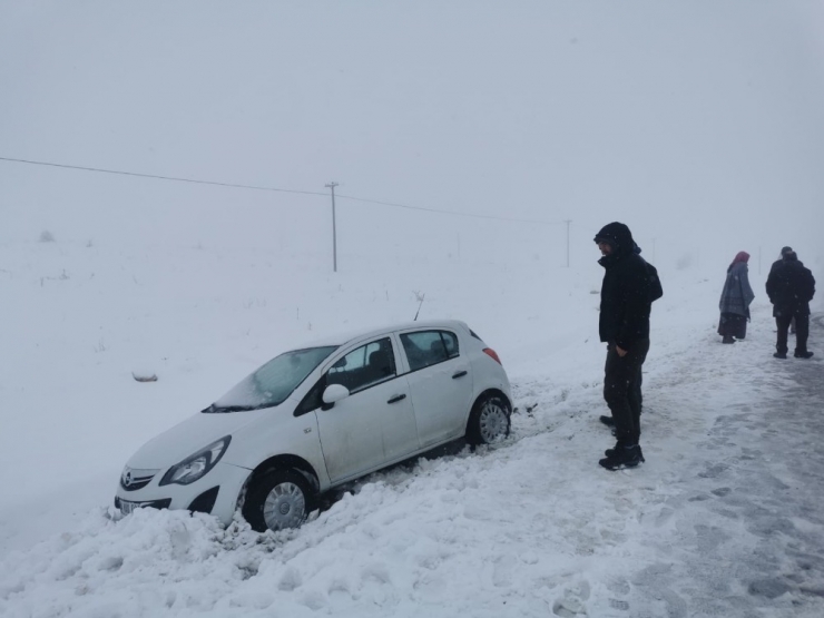 Tunceli’de Kar 139 Köy Yolunu Kapattı, 1 İlçede Eğitime Ara Verildi