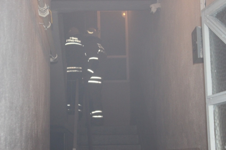 Uşak’ta Bir Depoda Yangın: 2 Kişi Dumandan Etkilendi