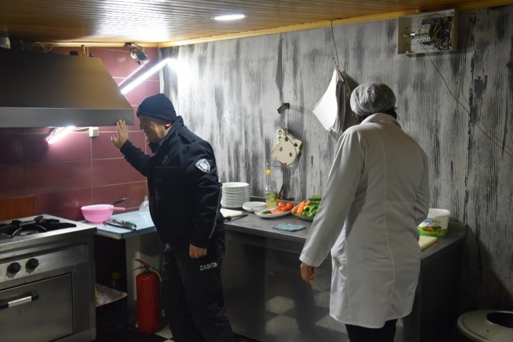 Şehzadeler Ve Yunusemre Zabıtalarından Yılbaşı Denetimi