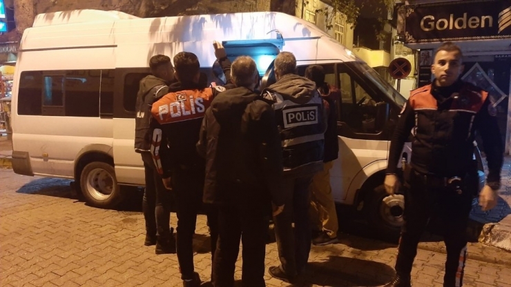 Yılbaşı Gecesi Kumar Operasyonu: 5 Gözaltı