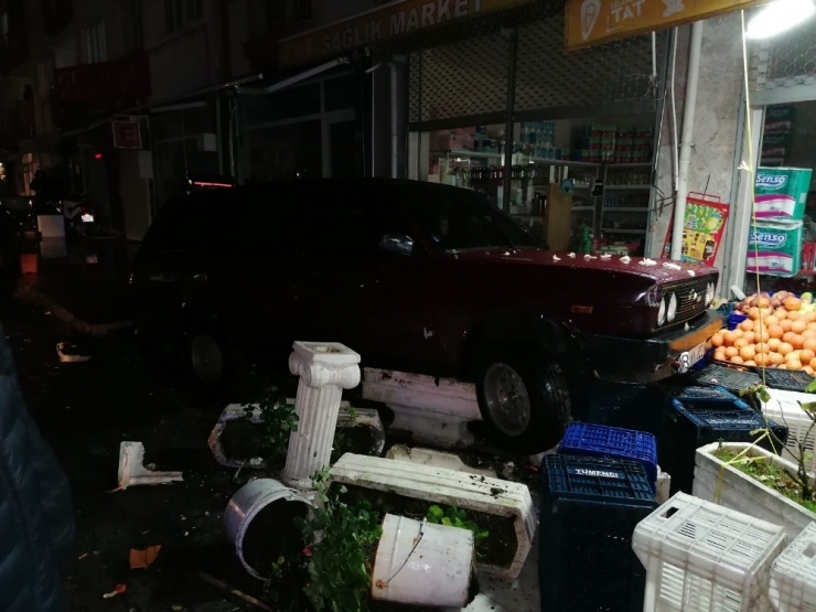 Alkollü Sürücü Sokağı Birbirine Kattı