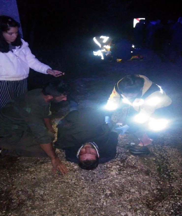 Islak Zeminde Kayan Araçlar Çarpıştı: 3 Yaralı