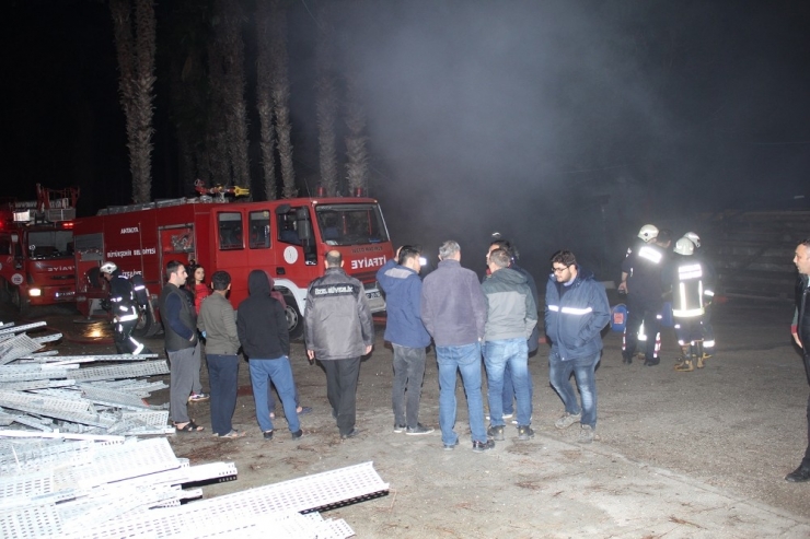 Otel Deposundaki Yangın Korkuttu