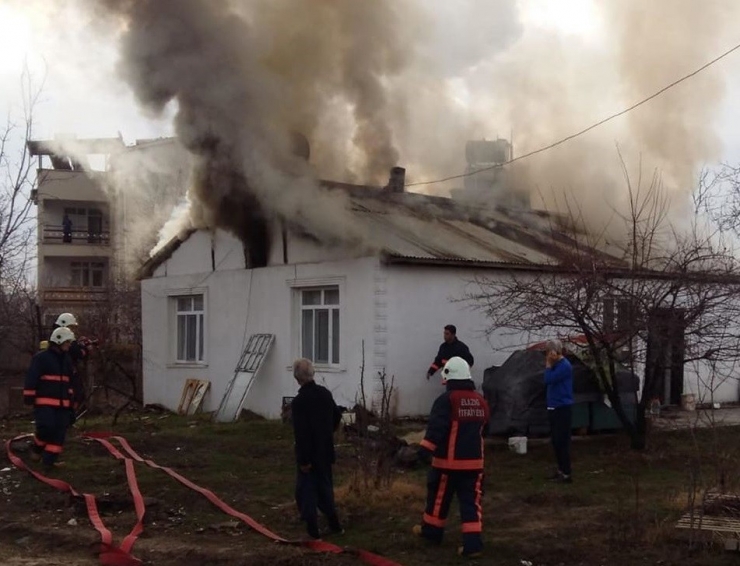 Elazığ’da Ev Yangını