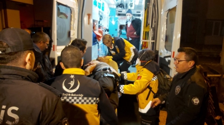 Yangında Mahsur Kalan Şahsı İtfaiye Balkondan Kurtardı