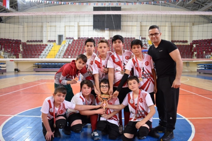 Filede Deregümü Orta Okulu Şampiyon