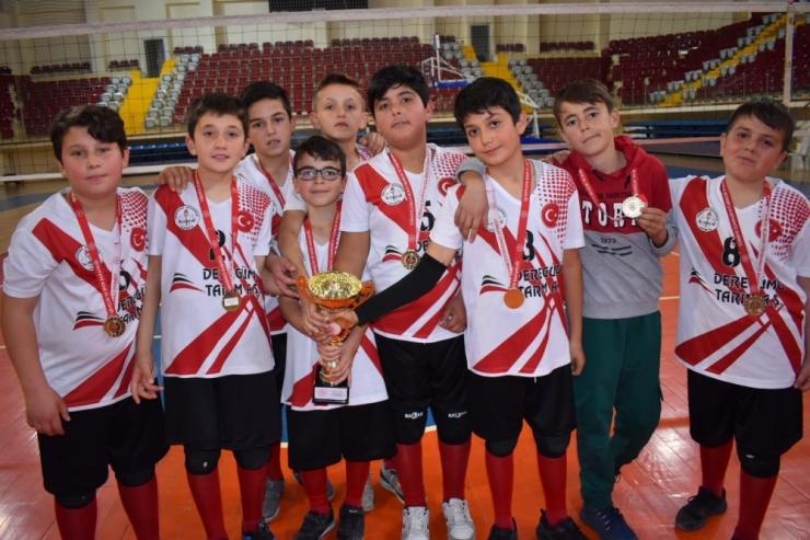 Filede Deregümü Orta Okulu Şampiyon