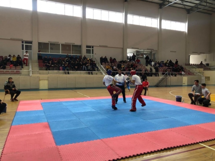Okullar Arası Gençler A-b Kickboks İl Birinciliği Müsabakaları Tamamlandı