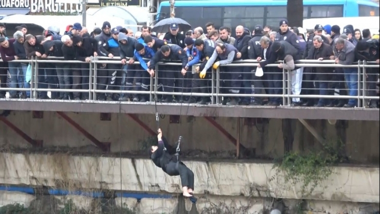 Asi Nehri’ne Düşen Kadını İtfaiye Kurtardı