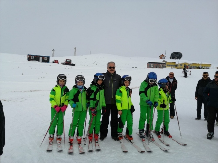 Isparta Davraz’da Kulüpler Arası Kayak Yarışmaları Yapıldı