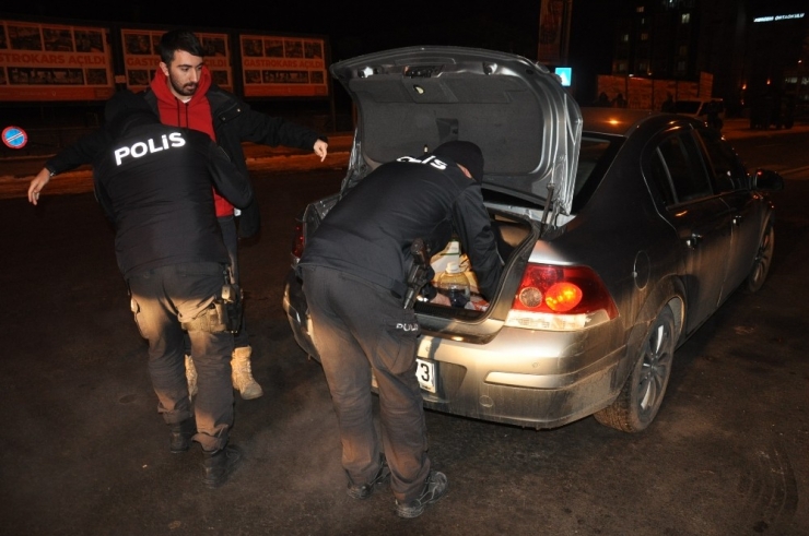 700 Kişiyi Zehirleyecek Uyuşturucuyu Bağırsaklarında Sakladılar
