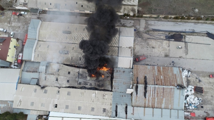 Plastik Boru Fabrikasındaki Yangın Havadan Görüntülendi