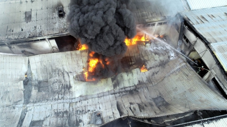 Plastik Boru Fabrikasındaki Yangın Havadan Görüntülendi