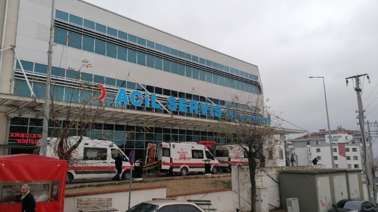 Boşanmak Üzere Olduğu Eşinin Çalıştığı Hastaneye Gidip Etrafa Ateş Açtı