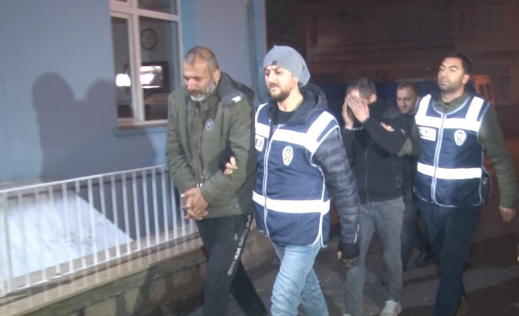 Eve Giren Hırsızlar Yakalanınca “Yatmak İçin” Girdik Dediler