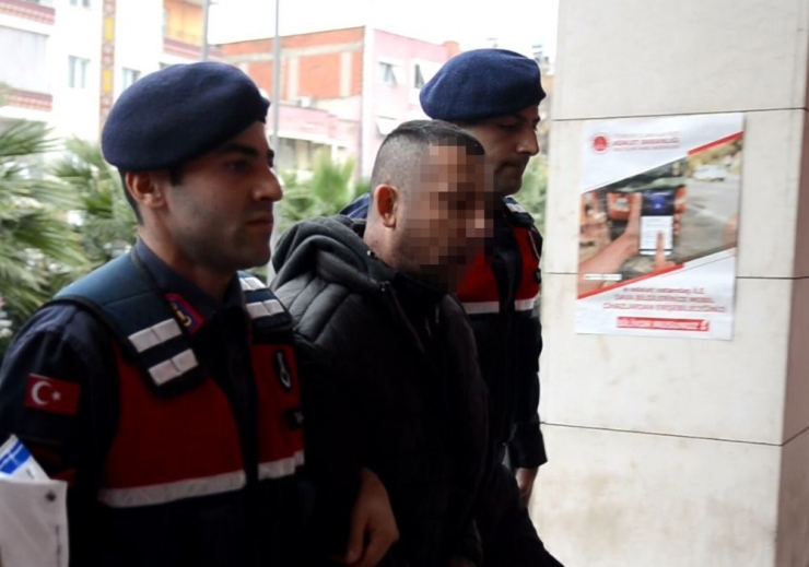 Karısını 20 Yerinden Bıçaklayan Adam Adliyede