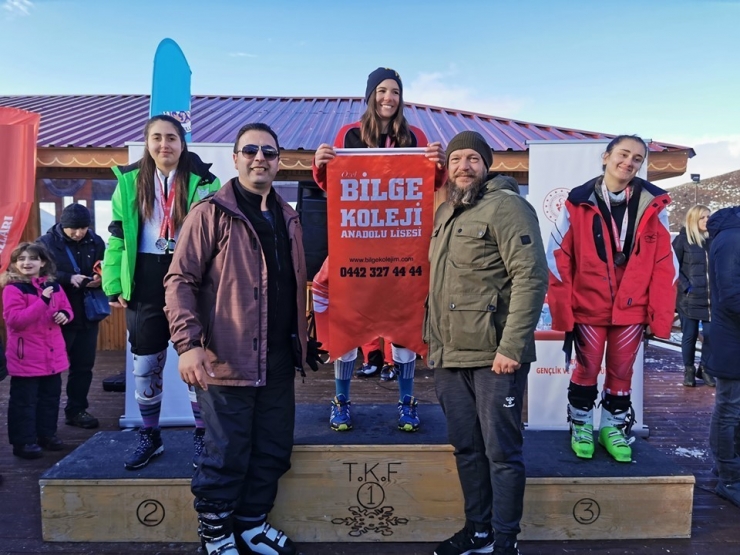 Kayakta Özel Bilge Koleji Damgası