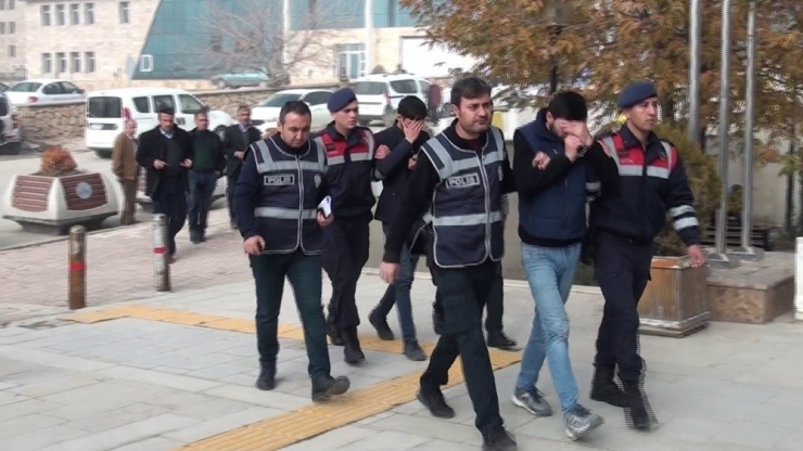 Jandarma, Parmak İzi Ve Dna’dan 2 Hırsızlık Olayını Aydınlattı