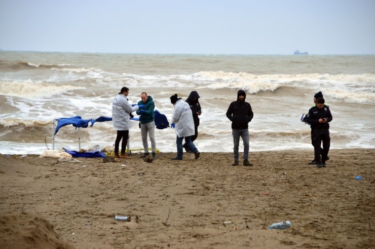 Karasu Sahilinde Erkek Cesedi Bulundu