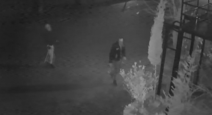 Önce Tırları Kurşunlandı Şimdi De İş Yerleri Kundaklandı