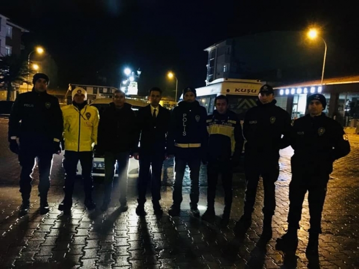 Jandarma Ve Polis Kontrol Noktalarını Denetledi, Nöbetçi Hastane Personelinin Yeni Yılını Kutladı