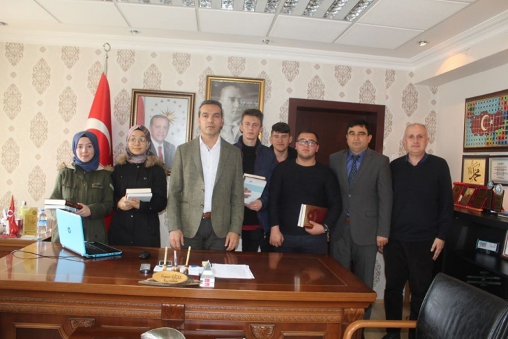 Başarılı Öğrencilere Ödül