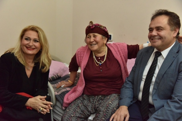 Başkan Şahin’den Hastalara Ziyaret