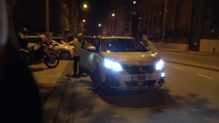 Alkollü Araç Kullanırken Yakalandı ‘Ben Türk Delikanlısıyım’ Dedi