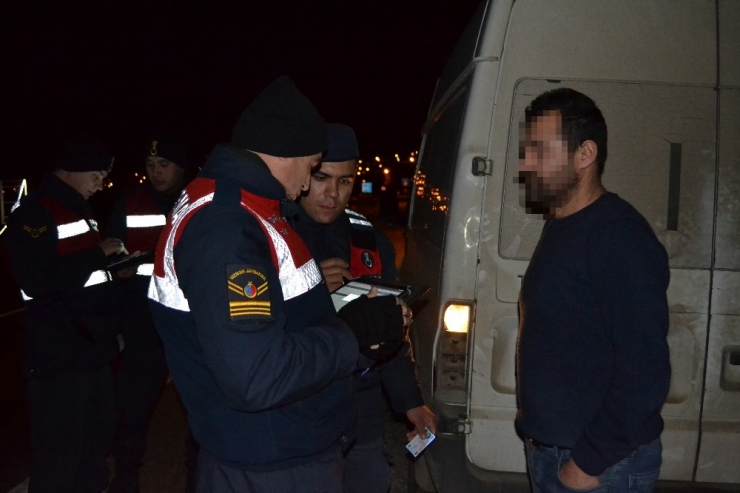 Çal’da Jandarma Ve Polisten Yılbaşı Denetimleri