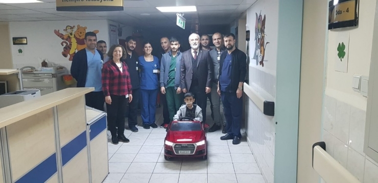 Dü Hastaneleri Başhekimi Kadiroğlu, Yeni Yıla Hastanede Hasta, Hasta Yakını Ve Çalışanlarla Girdi