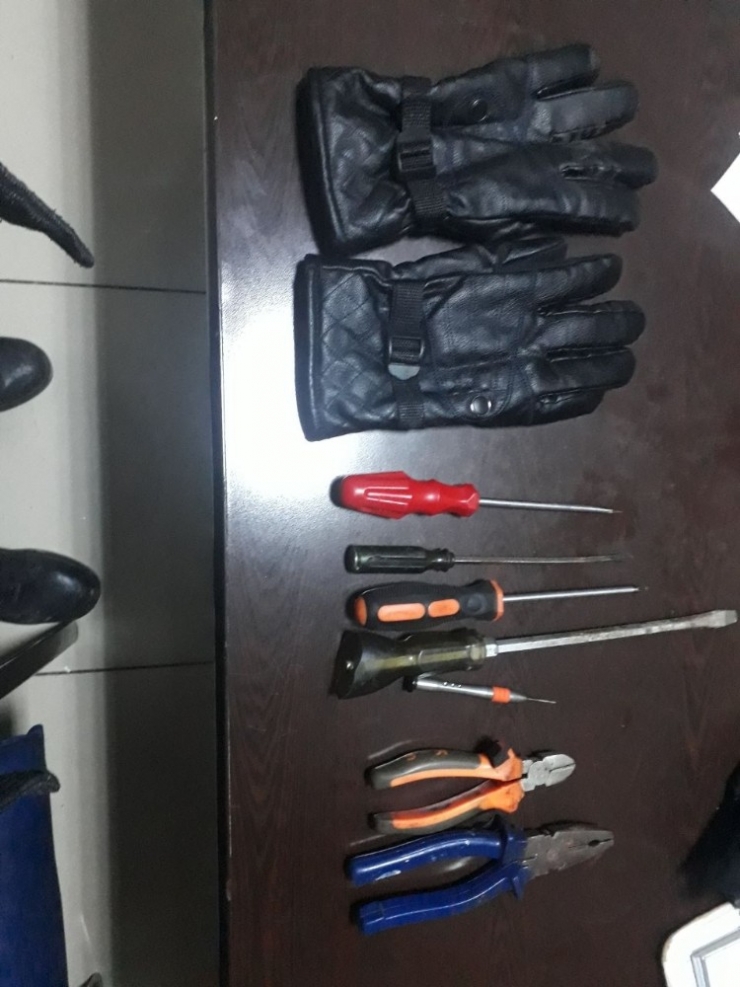 Akü Hırsızı Suçüstü Yakalandı