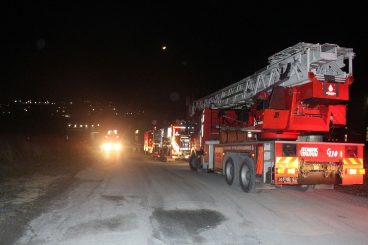 Hadımköy’de Korkutan Fabrika Yangını