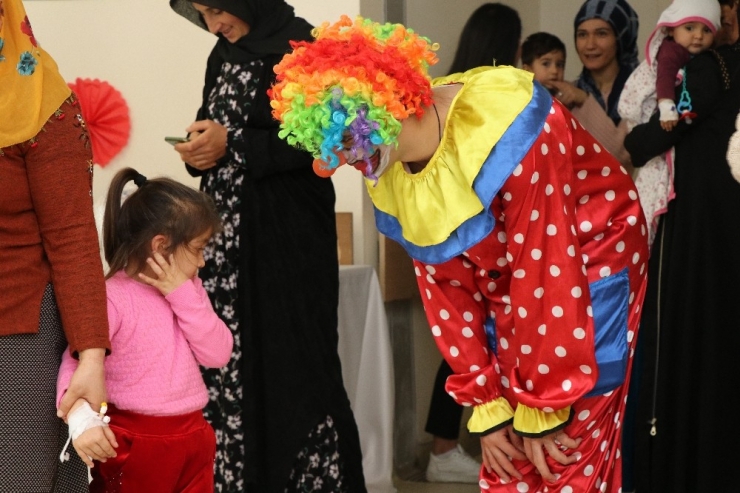 Hasta Çocuklara Yeni Yıl Sürprizi