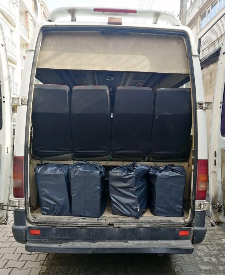 Minibüsten 2 Bin Paket Kaçak Sigara Ele Geçirildi