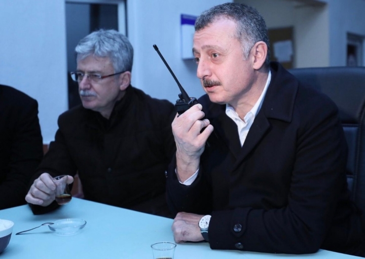 Başkan Büyükakın Yeni Yıl Öncesi 119 Personelin Yüzünü Güldürdü