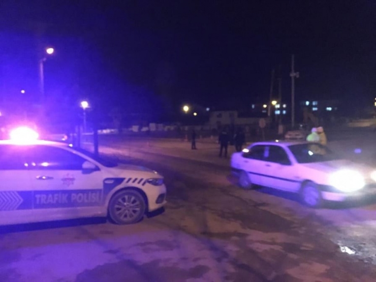 Eksi 5 Derecede Trafik Denetimi Yapıp Çikolata İkram Ettiler