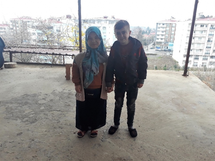 Cüce Çift İş İstiyor