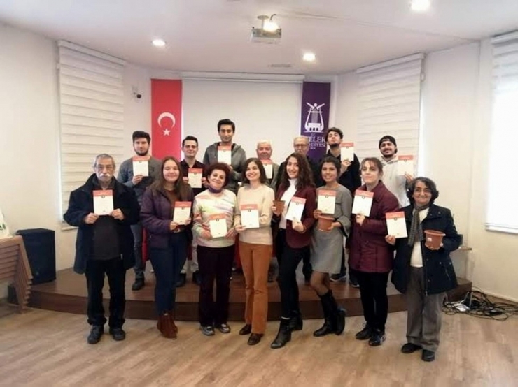 Üniversiteli Gençler 2020 Yılına Lavanta Tohumu Ekerek Girdi