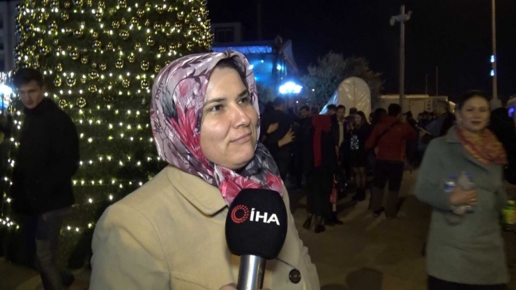 Kuşadası’nda Yılbaşı Gecesi Eğlence Tavan Yaptı.
