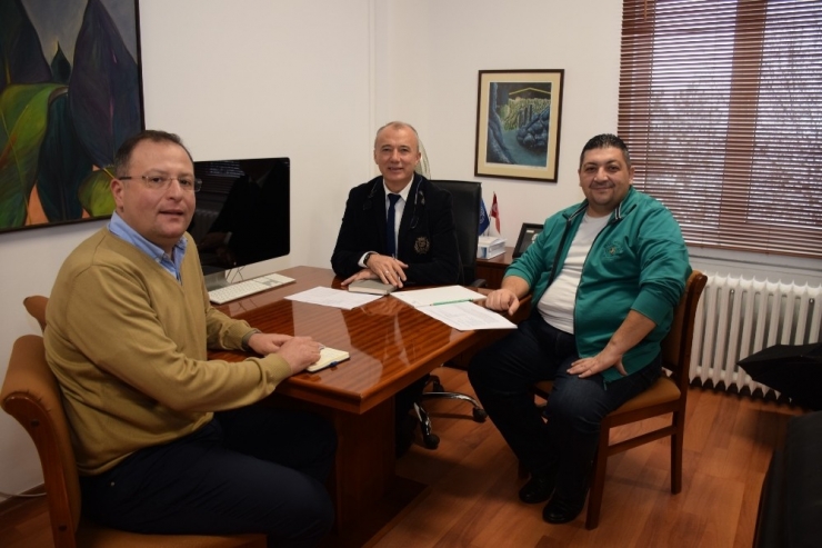 Anadolu Üniversitesi’nden Batı Avrupa Ve Kktc’de Tezsiz Yüksek Lisans Programları