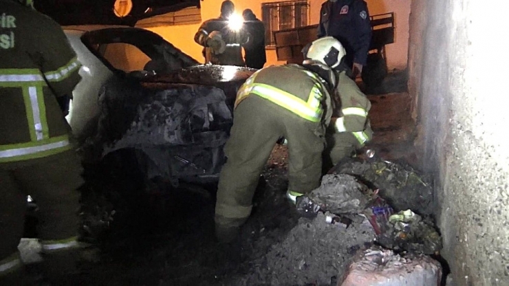 Edremit’te Gelişigüzel Dökülen Küller Aracı Yaktı