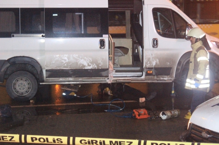 Beşiktaş’ta Otomobilin Çarptığı Kadın Minibüsün Altında Kalarak Can Verdi