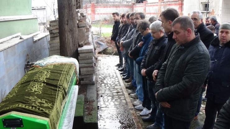 107 Yaşında Hayatını Kaybeden Şükriye Nine Toprağa Verildi